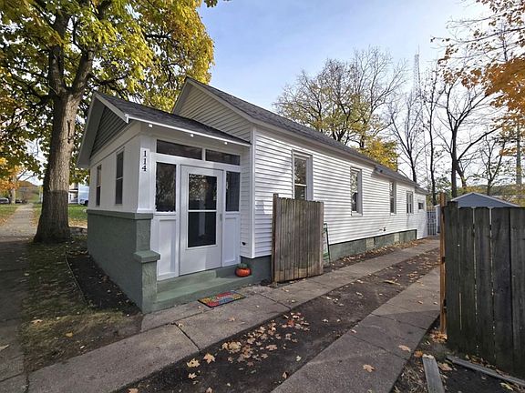 2nd image of 114 Barnett St NE