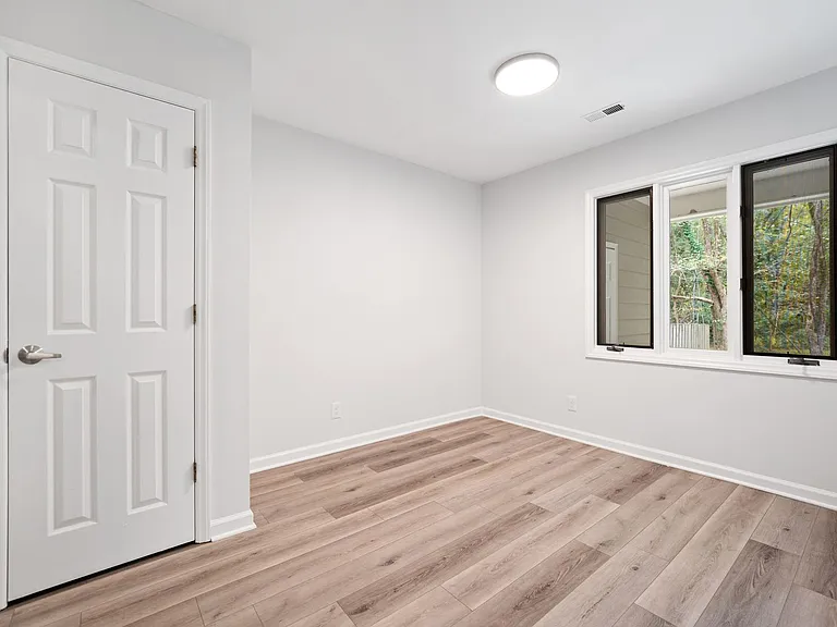 4330 Pin Oak Dr — Photo 4