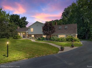 5219 S Kellen Ct, Bloomfield Hills, MI 48302