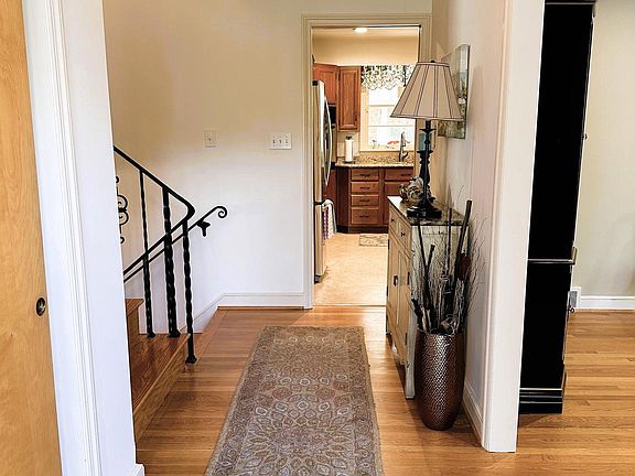 3rd image of 518 Ruxton Dr