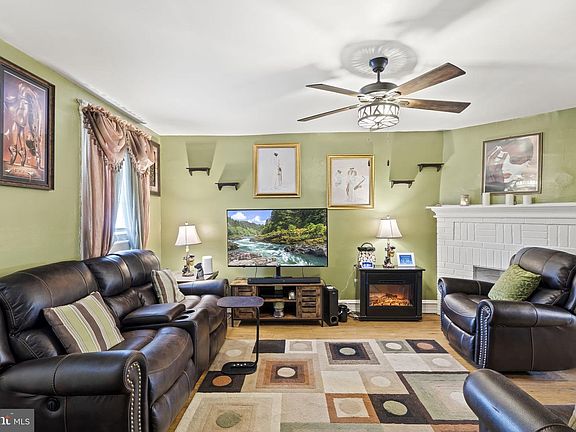 4th image of 7017 Radbourne Rd