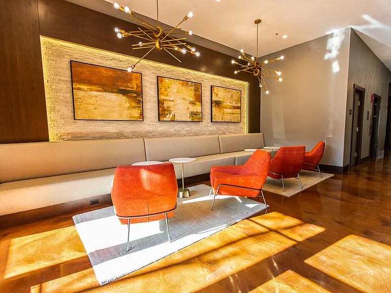 OA Lux 1650 Adams Lobby
