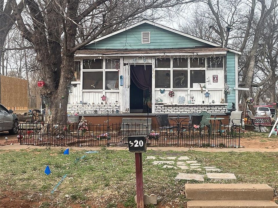 1st image of 920 W Warner Ave