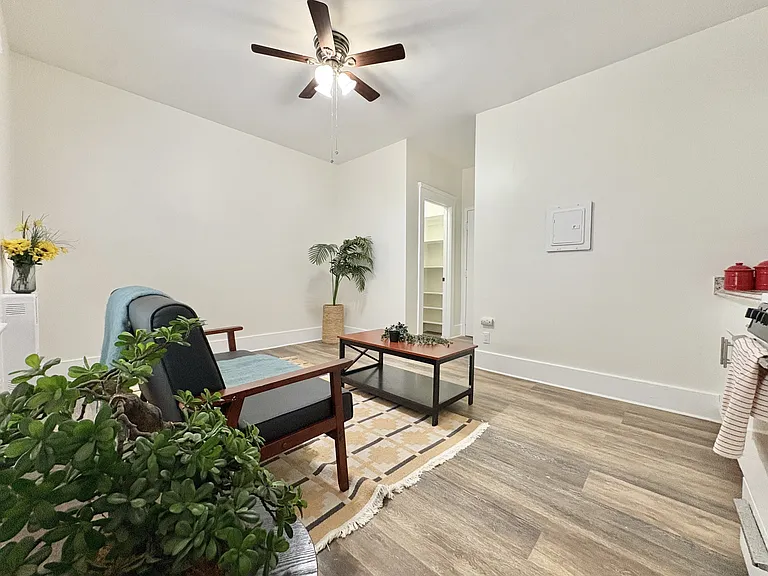 CA-40 Alamitos Avenue — Photo 18
