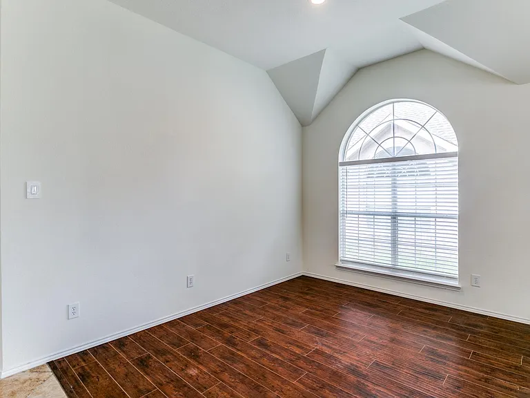 104 Dorsett Dr — Photo 9