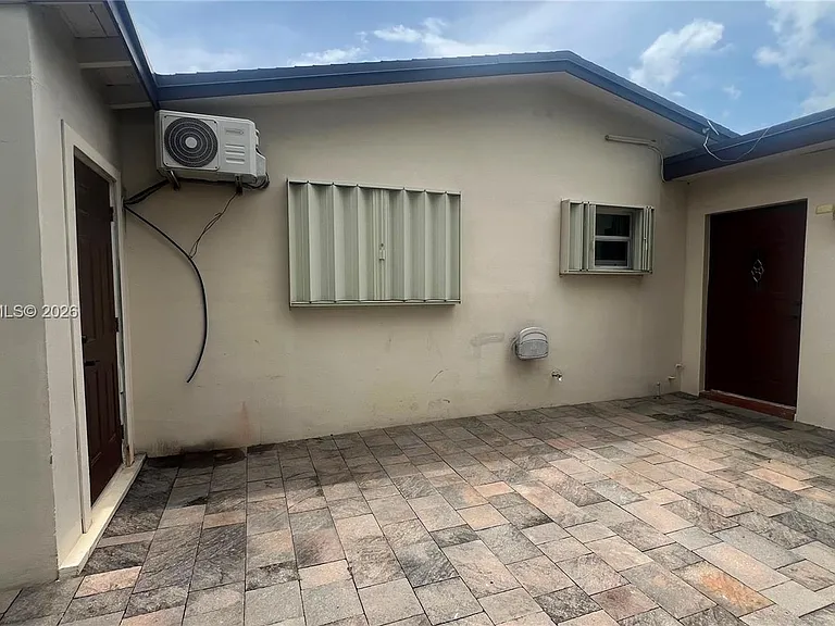 6550 SW 8th St — Photo 35