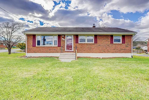1302 Penley Blvd Photo 1