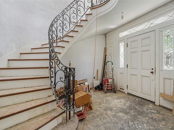 4th image of 6401 Fontainebleau Dr