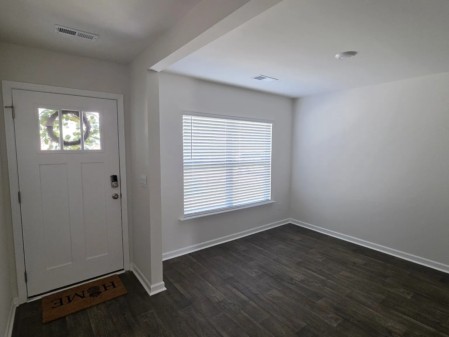 4 bed, 2073 sqft, $3,200 — Photo 3