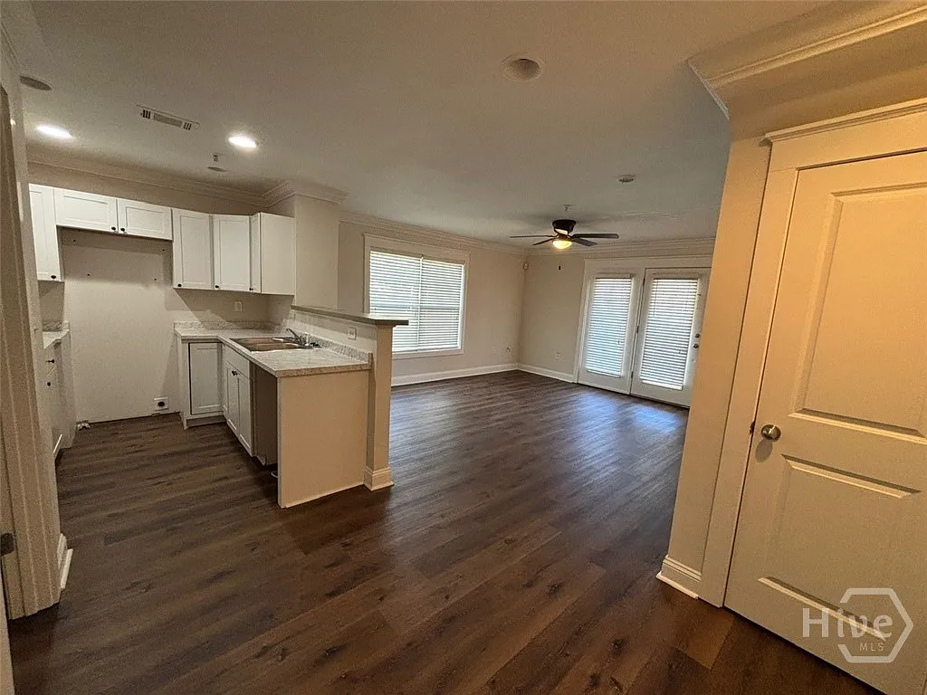 3 bed, 3.0 bath, 1406 sqft, $1,800 — Photo 4