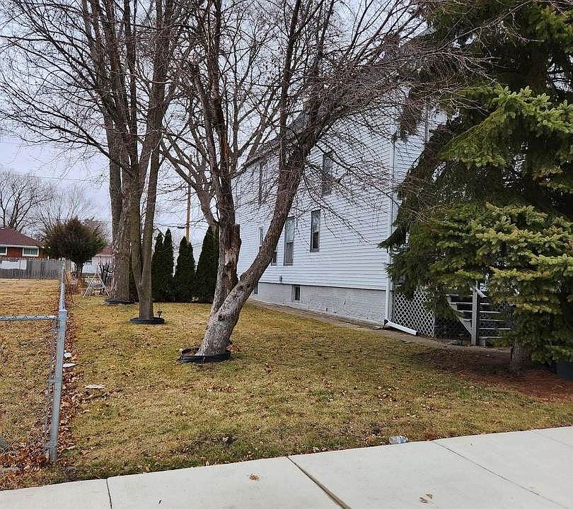 2nd image of 2032 Grove Ave