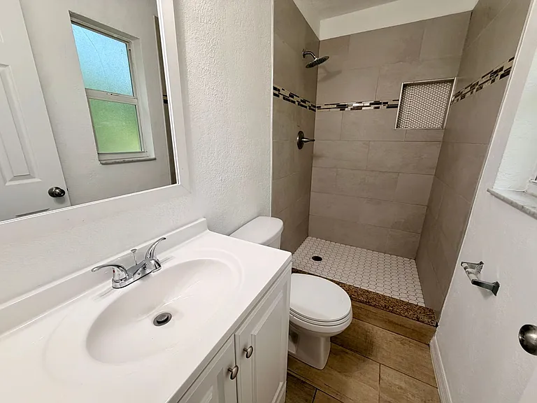 1235 Alcazar St — Photo 8