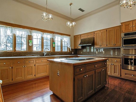 4th image of 7126 Oakridge Dr