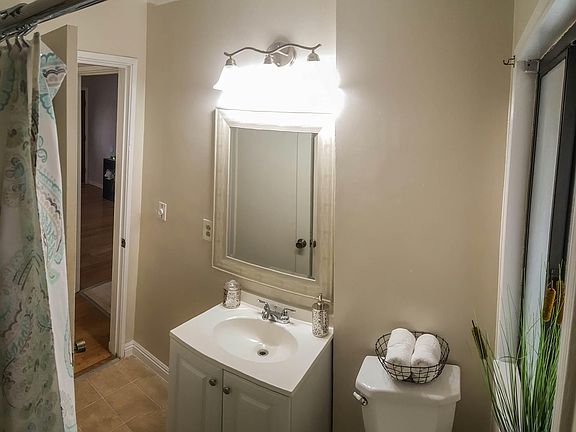 3rd image of 1736 Brookside Dr