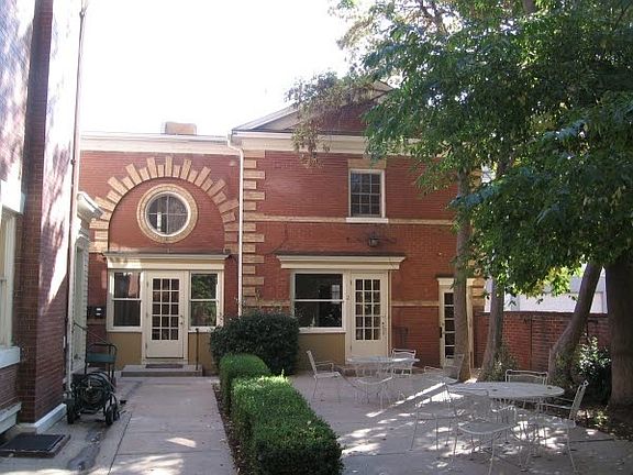 Carriage House - Top Floor for Rent