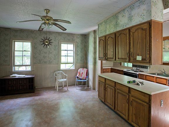nice sz dining room