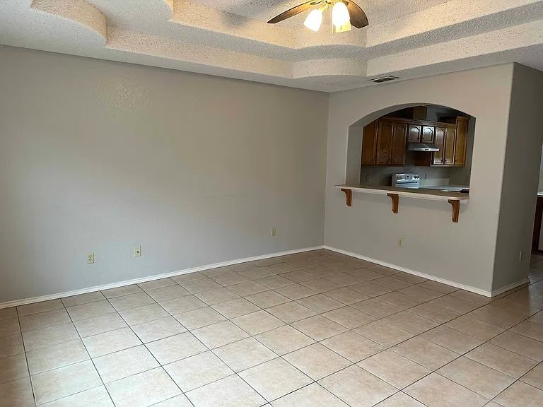 1821 W Portales Dr #4 — Photo 2