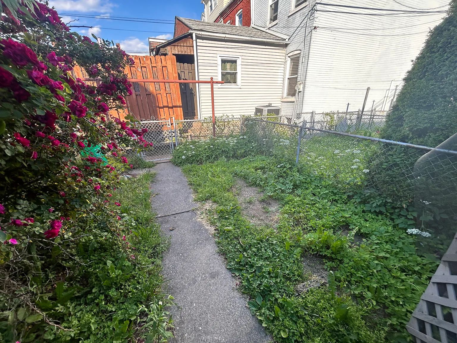 3 bed, 1200 sqft, $2,000 — Photo 4