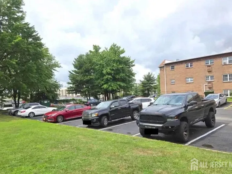 334 College Dr — Photo 14