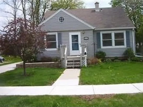 107 3rd St N, Waterford, WI 53185
