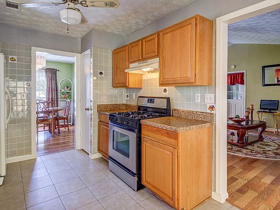5th image of 2753 Laurel View Dr