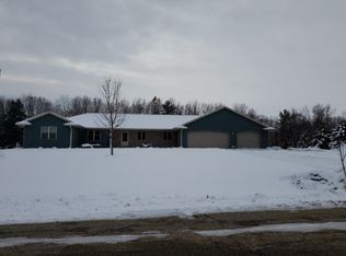 8209 Schroeder Rd, Oconto Falls, WI 54154