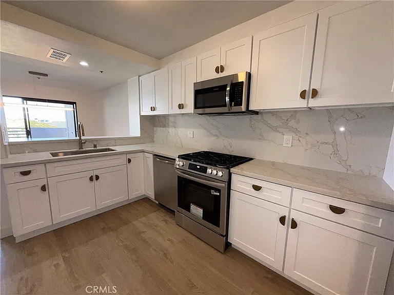 260 Cagney Ln #209 — Photo 8