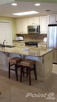 Kitchen/Bar Area