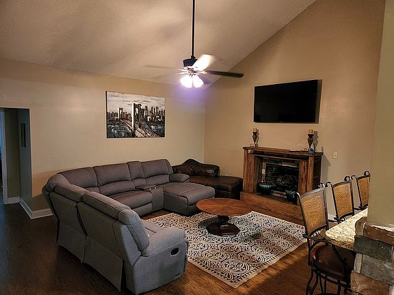 5th image of 1262 Plantation Cir