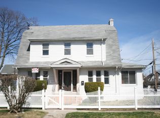 19903 100th Ave, Hollis, NY 11423