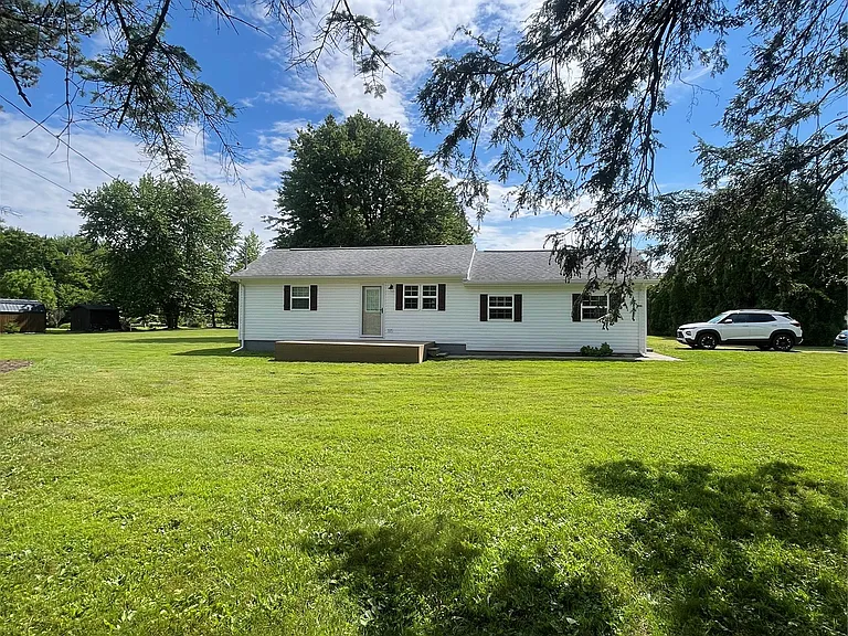 1261 Avonia Rd — Photo 3