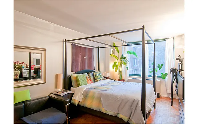 Sold by Douglas Elliman | media 21