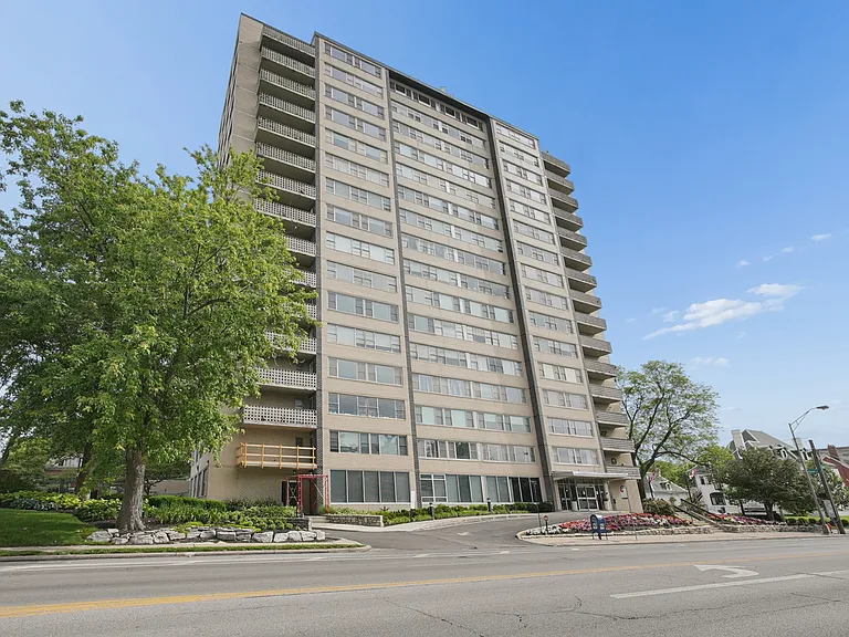 1620 E Broad St #906 — Photo 1