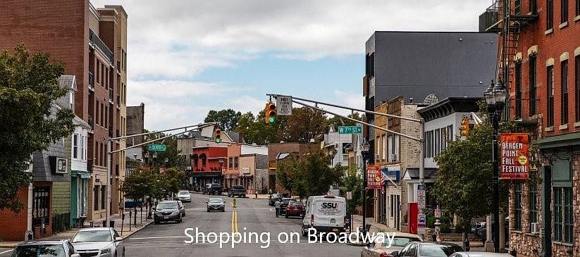 Broadway dining/shopping, 2 minutes away.