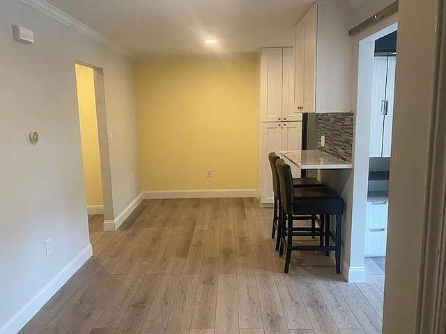 215 10th Ave — Photo 1