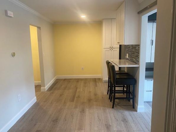 215 10th Ave APT 4B