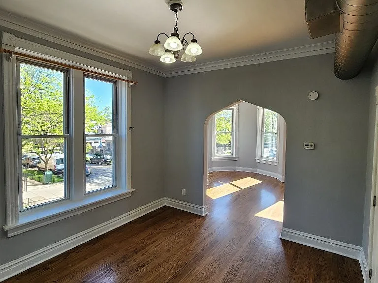 1058 N Rockwell St #2F — Photo 2