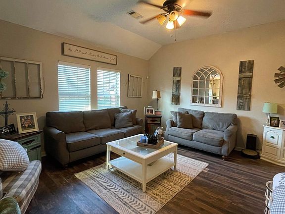 4th image of 1649 White Oak Cir