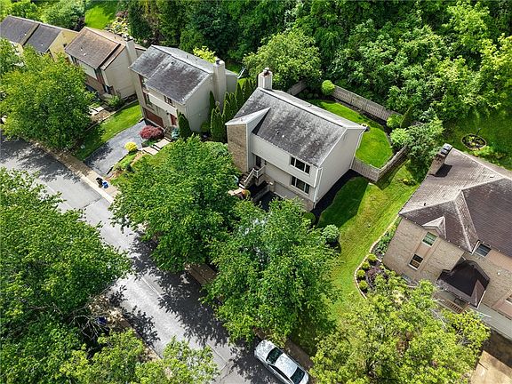 3rd image of 135 Vanderbilt Dr