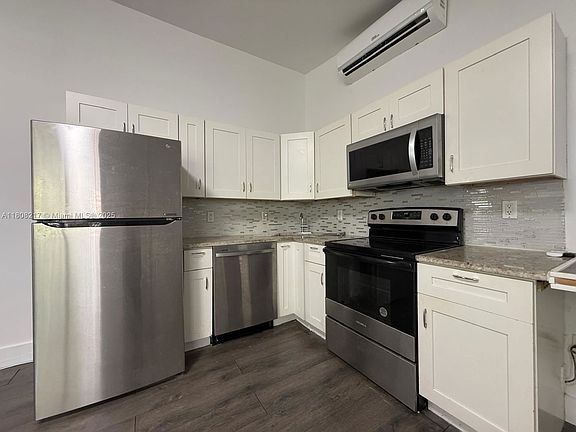 4th image of 1330 NE 133rd St #A