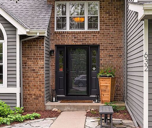 3rd image of 632 Hampshire Dr
