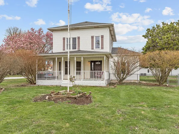 304 E Indiana St, Kouts, IN 46347