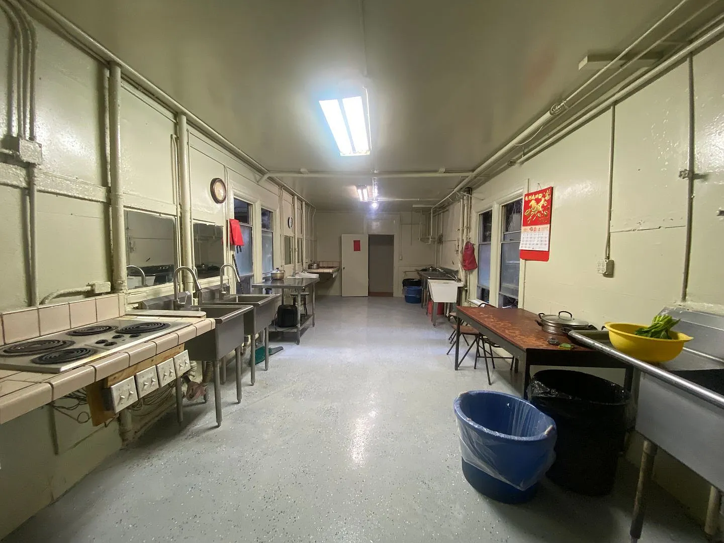 Private SRO Room in the Heart of Chinatown — Photo 4