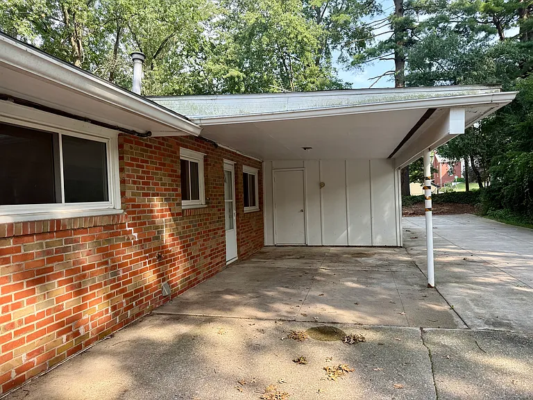 137 Main Ct — Photo 2