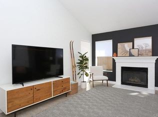 1960 Elm Ridge Dr, Vista, CA 92081