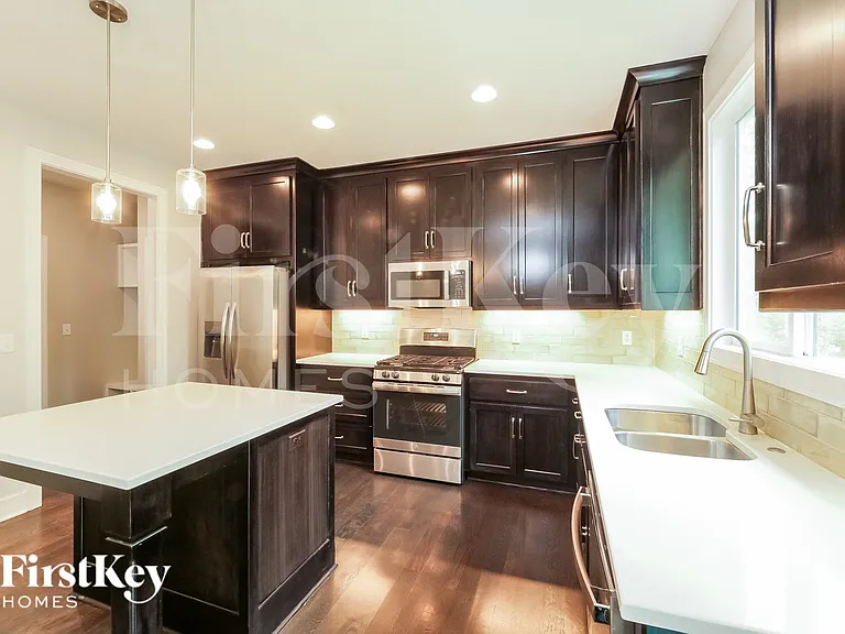 1128 SW Blackpool Dr — Photo 7