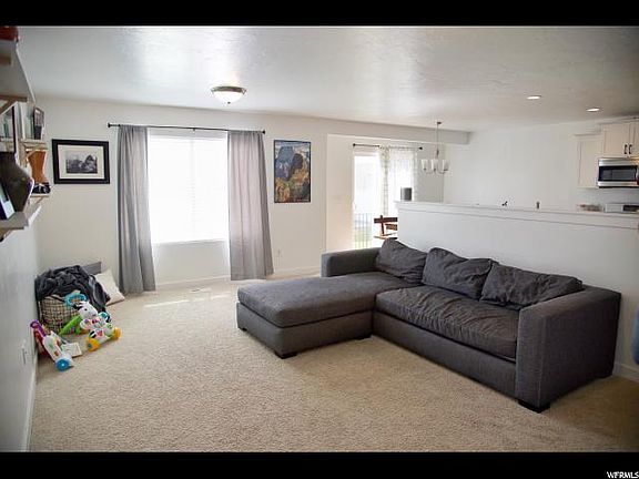 4th image of 83 E Bluegrass Row #1119