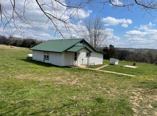 7450 Garrett Rd, Mountain Grove, MO 65711