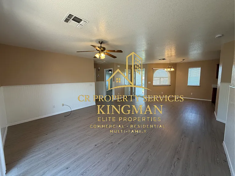 3246 Calumet Ave — Photo 2