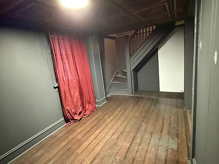 169 E Pine St — Photo 8
